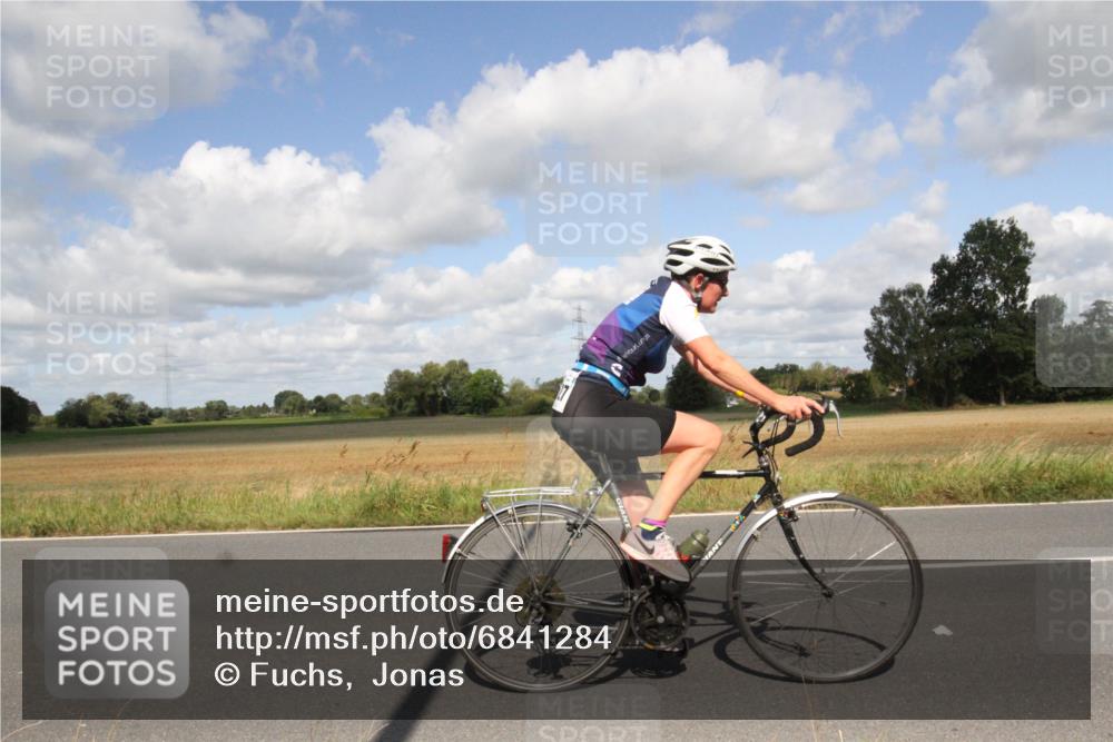 25.08.2024 - Elbe Triathlon Hamburg Fuchs,  Jonas http://msf.ph/oto/6841284 25.08.2024 11:16:41 Radfahren 1527, 1538, 1702 meine-sportfotos.de