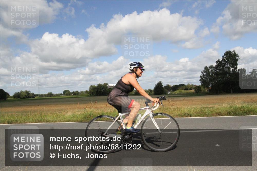 25.08.2024 - Elbe Triathlon Hamburg Fuchs,  Jonas http://msf.ph/oto/6841292 25.08.2024 11:16:44 Radfahren 1527, 1538, 1702 meine-sportfotos.de