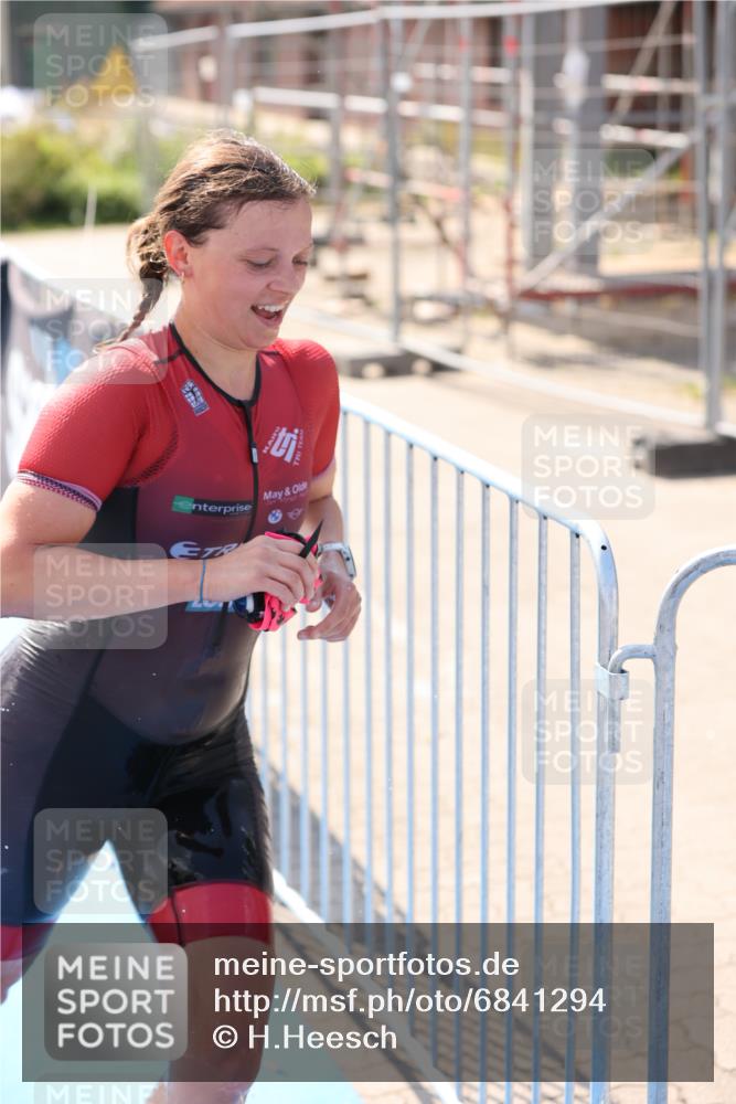 25.08.2024 - Elbe Triathlon Hamburg H.Heesch http://msf.ph/oto/6841294 25.08.2024 14:33:53 Schwimmen  meine-sportfotos.de