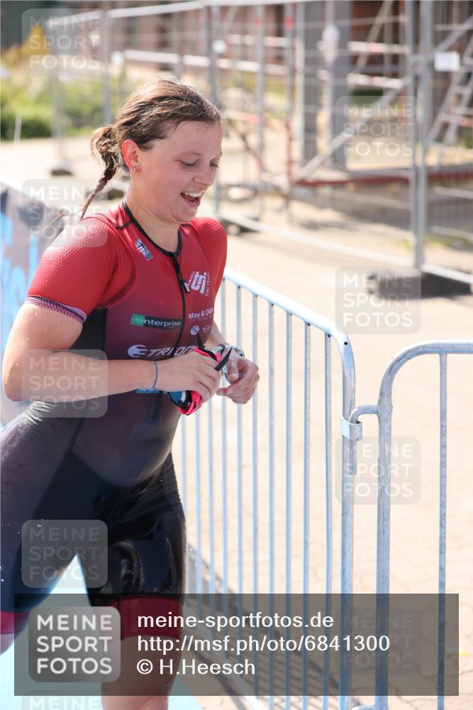 25.08.2024 - Elbe Triathlon Hamburg H.Heesch http://msf.ph/oto/6841300 25.08.2024 14:33:54 Schwimmen  meine-sportfotos.de