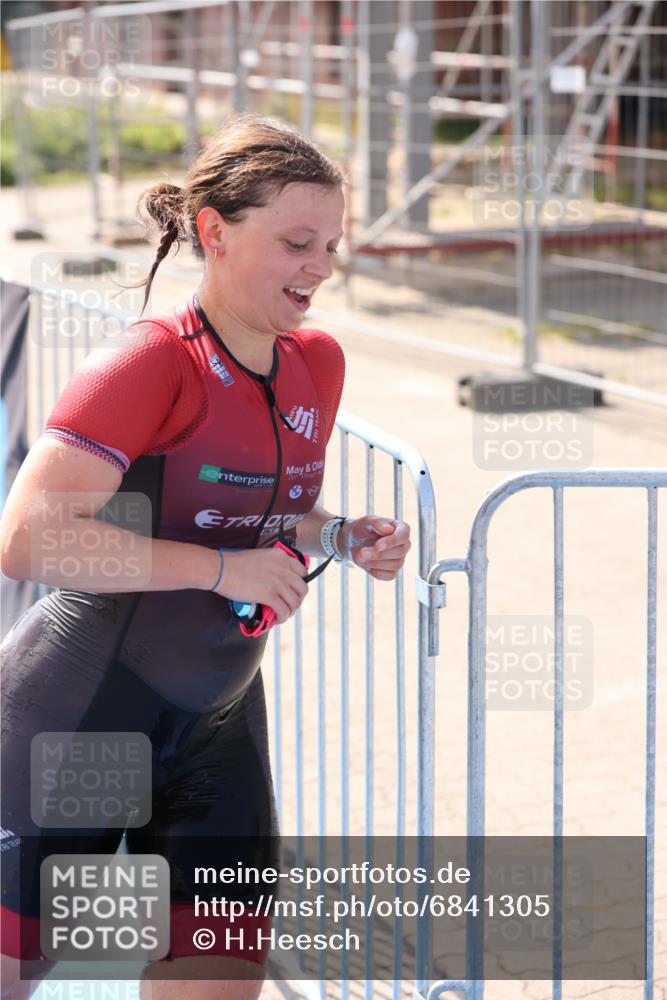 25.08.2024 - Elbe Triathlon Hamburg H.Heesch http://msf.ph/oto/6841305 25.08.2024 14:33:54 Schwimmen  meine-sportfotos.de