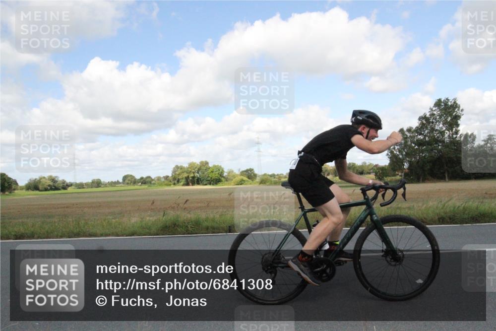 25.08.2024 - Elbe Triathlon Hamburg Fuchs,  Jonas http://msf.ph/oto/6841308 25.08.2024 11:16:59 Radfahren 1610, 1714 meine-sportfotos.de
