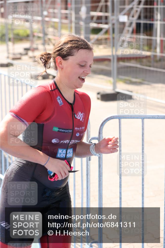 25.08.2024 - Elbe Triathlon Hamburg H.Heesch http://msf.ph/oto/6841311 25.08.2024 14:33:54 Schwimmen  meine-sportfotos.de