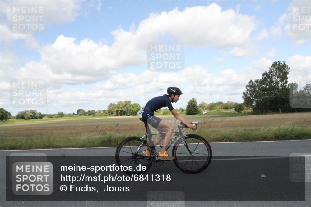 25.08.2024 - Elbe Triathlon Hamburg Fuchs,  Jonas http://msf.ph/oto/6841318 25.08.2024 11:17:03 Radfahren 1610, 1714, 1658 meine-sportfotos.de
