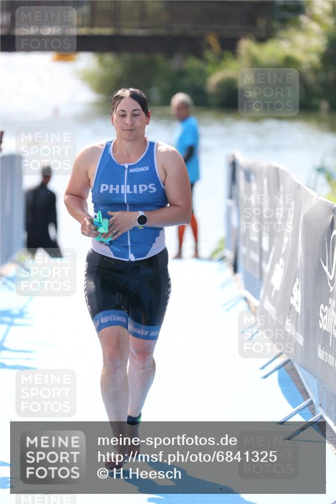 25.08.2024 - Elbe Triathlon Hamburg H.Heesch http://msf.ph/oto/6841325 25.08.2024 14:35:38 Schwimmen  meine-sportfotos.de