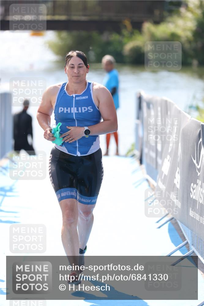 25.08.2024 - Elbe Triathlon Hamburg H.Heesch http://msf.ph/oto/6841330 25.08.2024 14:35:38 Schwimmen  meine-sportfotos.de