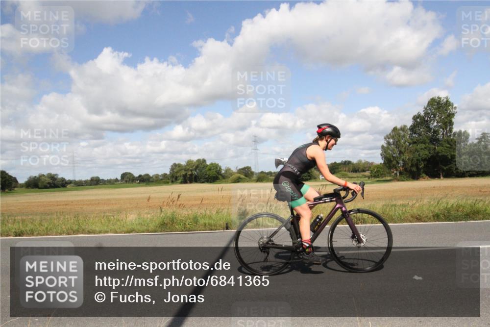 25.08.2024 - Elbe Triathlon Hamburg Fuchs,  Jonas http://msf.ph/oto/6841365 25.08.2024 11:17:29 Radfahren 1694, 1699, 1687 meine-sportfotos.de