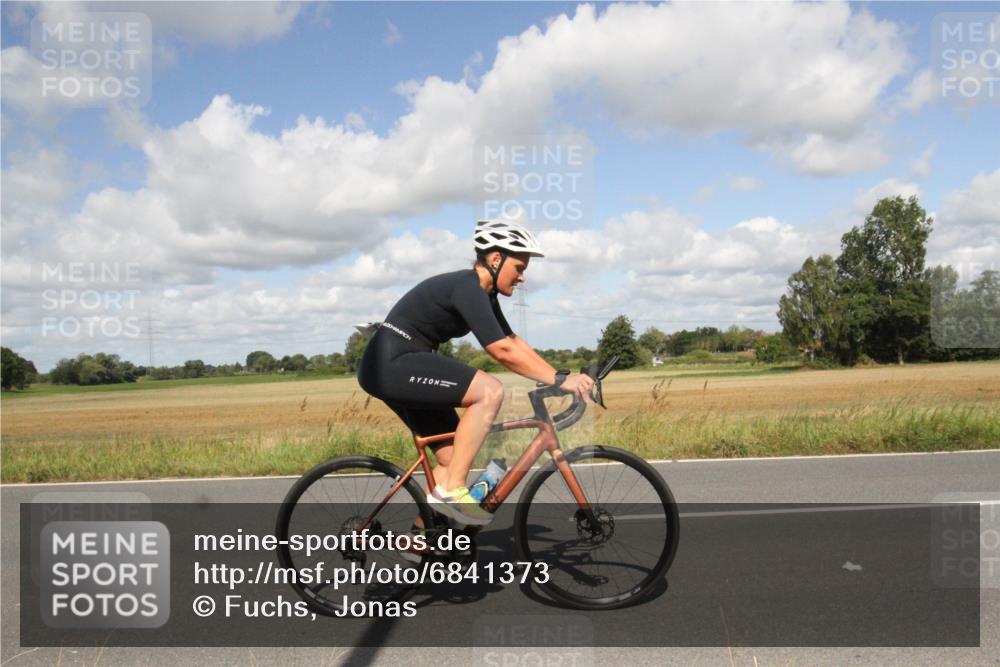 25.08.2024 - Elbe Triathlon Hamburg Fuchs,  Jonas http://msf.ph/oto/6841373 25.08.2024 11:17:31 Radfahren 1699, 1687 meine-sportfotos.de