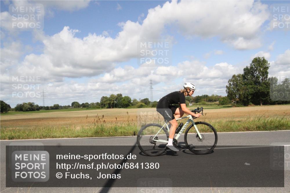 25.08.2024 - Elbe Triathlon Hamburg Fuchs,  Jonas http://msf.ph/oto/6841380 25.08.2024 11:17:38 Radfahren 1646, 1583 meine-sportfotos.de