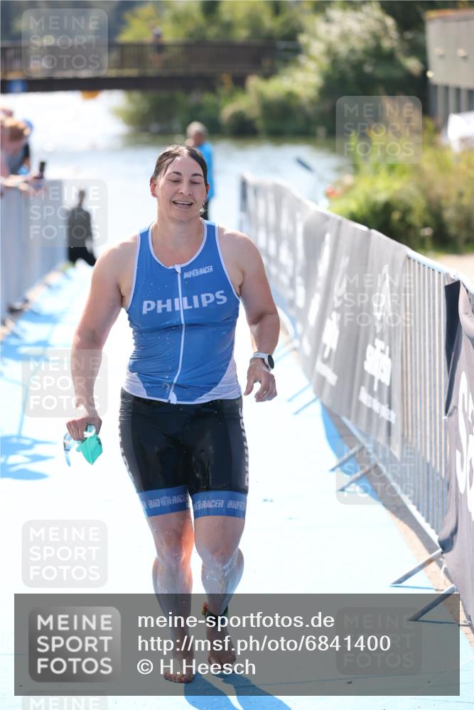 25.08.2024 - Elbe Triathlon Hamburg H.Heesch http://msf.ph/oto/6841400 25.08.2024 14:35:39 Schwimmen  meine-sportfotos.de