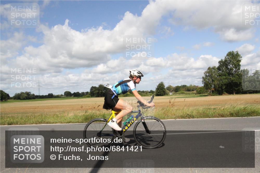 25.08.2024 - Elbe Triathlon Hamburg Fuchs,  Jonas http://msf.ph/oto/6841421 25.08.2024 11:18:06 Radfahren 1594, 1710, 1637 meine-sportfotos.de