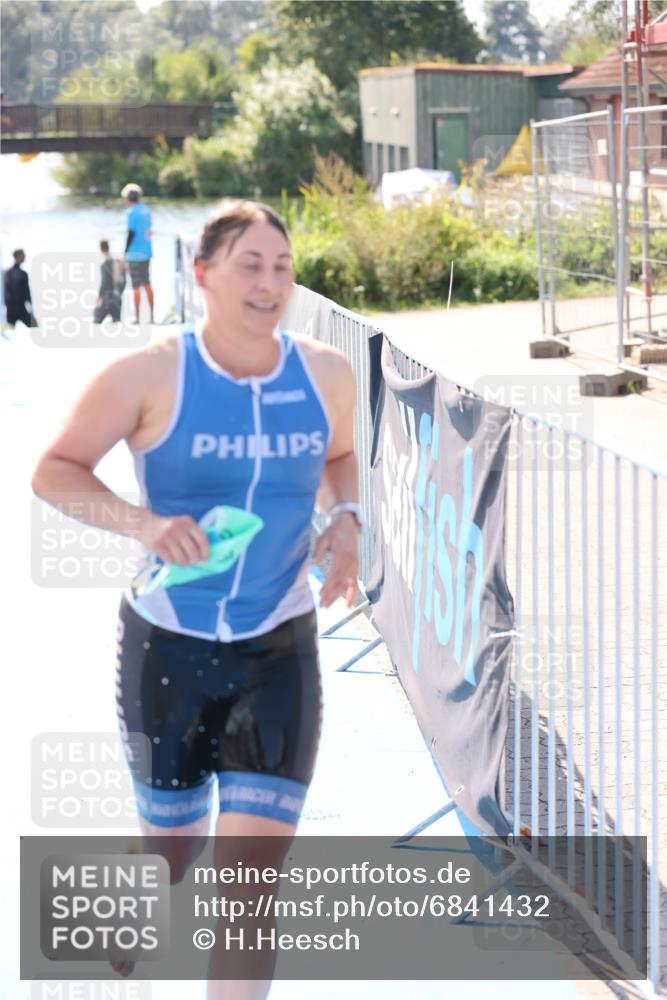 25.08.2024 - Elbe Triathlon Hamburg H.Heesch http://msf.ph/oto/6841432 25.08.2024 14:35:40 Schwimmen  meine-sportfotos.de