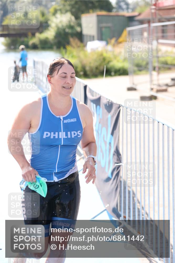 25.08.2024 - Elbe Triathlon Hamburg H.Heesch http://msf.ph/oto/6841442 25.08.2024 14:35:40 Schwimmen  meine-sportfotos.de