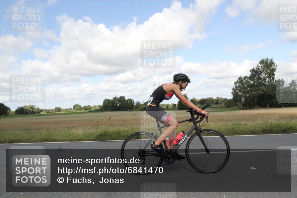25.08.2024 - Elbe Triathlon Hamburg Fuchs,  Jonas http://msf.ph/oto/6841470 25.08.2024 11:18:52 Radfahren 1719, 1717, 1686 meine-sportfotos.de