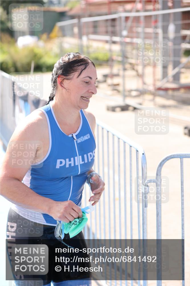 25.08.2024 - Elbe Triathlon Hamburg H.Heesch http://msf.ph/oto/6841492 25.08.2024 14:35:41 Schwimmen  meine-sportfotos.de