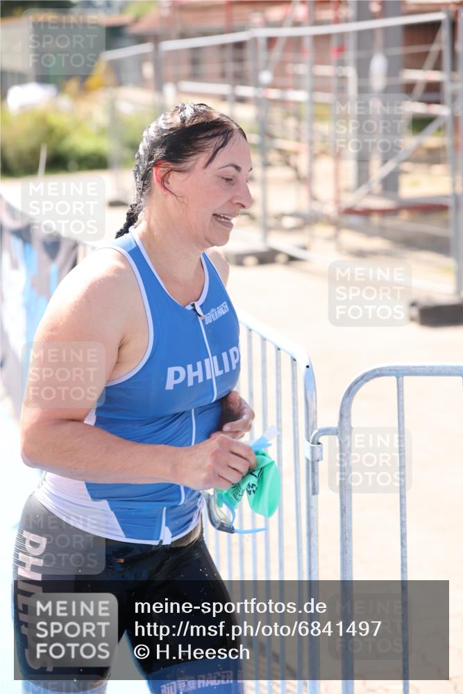 25.08.2024 - Elbe Triathlon Hamburg H.Heesch http://msf.ph/oto/6841497 25.08.2024 14:35:41 Schwimmen  meine-sportfotos.de