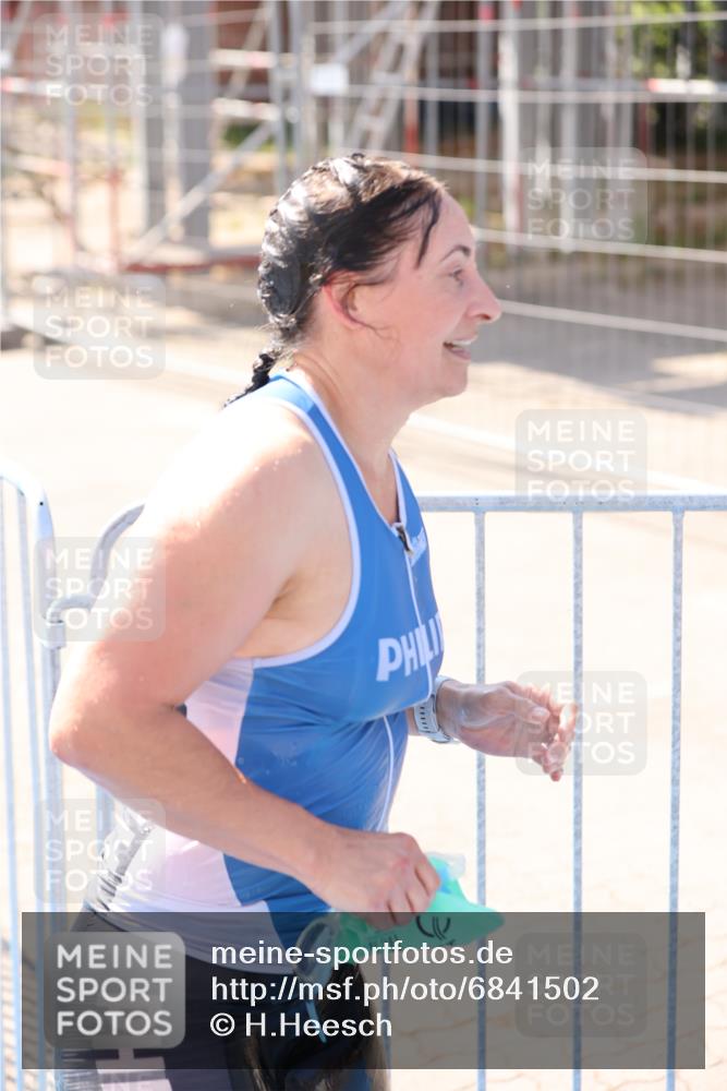 25.08.2024 - Elbe Triathlon Hamburg H.Heesch http://msf.ph/oto/6841502 25.08.2024 14:35:41 Schwimmen  meine-sportfotos.de