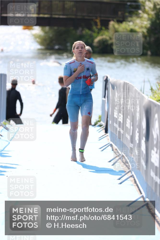 25.08.2024 - Elbe Triathlon Hamburg H.Heesch http://msf.ph/oto/6841543 25.08.2024 14:36:21 Schwimmen  meine-sportfotos.de