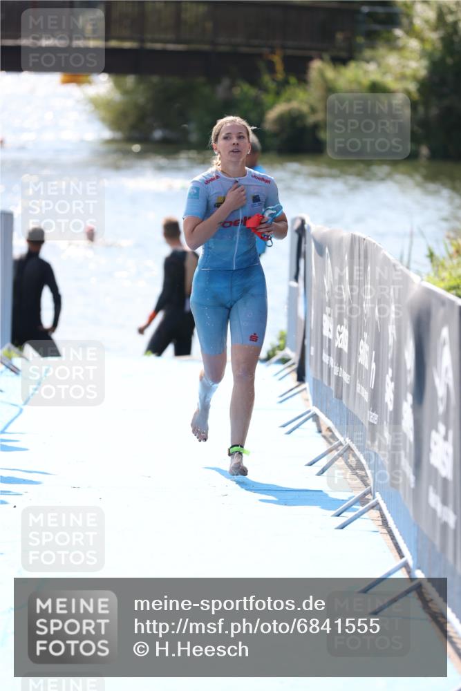 25.08.2024 - Elbe Triathlon Hamburg H.Heesch http://msf.ph/oto/6841555 25.08.2024 14:36:21 Schwimmen  meine-sportfotos.de