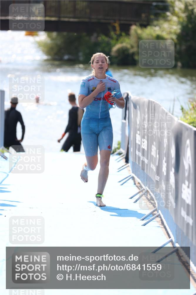 25.08.2024 - Elbe Triathlon Hamburg H.Heesch http://msf.ph/oto/6841559 25.08.2024 14:36:21 Schwimmen  meine-sportfotos.de