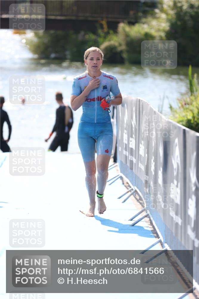 25.08.2024 - Elbe Triathlon Hamburg H.Heesch http://msf.ph/oto/6841566 25.08.2024 14:36:22 Schwimmen  meine-sportfotos.de