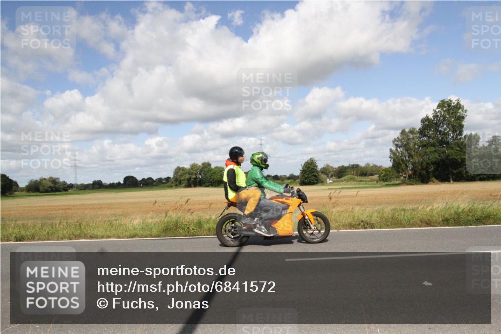 25.08.2024 - Elbe Triathlon Hamburg Fuchs,  Jonas http://msf.ph/oto/6841572 25.08.2024 11:19:49 Radfahren 1536 meine-sportfotos.de