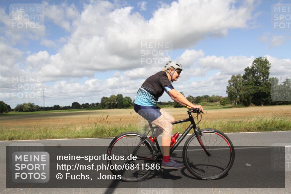 25.08.2024 - Elbe Triathlon Hamburg Fuchs,  Jonas http://msf.ph/oto/6841586 25.08.2024 11:19:59 Radfahren 1598, 1471 meine-sportfotos.de