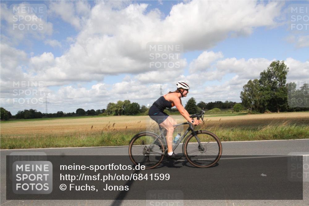 25.08.2024 - Elbe Triathlon Hamburg Fuchs,  Jonas http://msf.ph/oto/6841599 25.08.2024 11:20:13 Radfahren 1638 meine-sportfotos.de