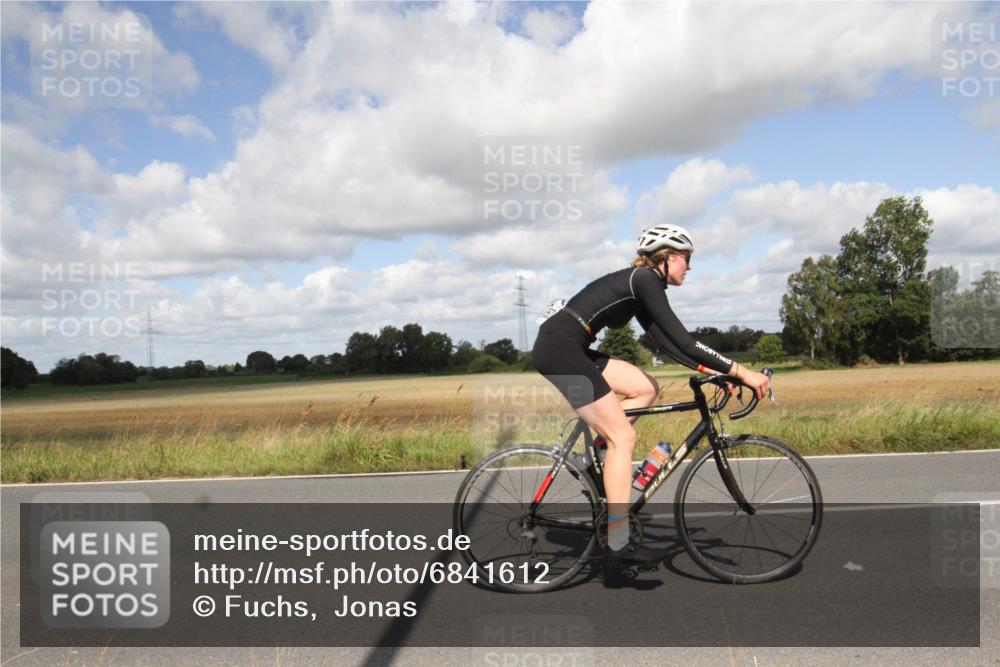 25.08.2024 - Elbe Triathlon Hamburg Fuchs,  Jonas http://msf.ph/oto/6841612 25.08.2024 11:20:33 Radfahren 1652, 1720, 1697 meine-sportfotos.de