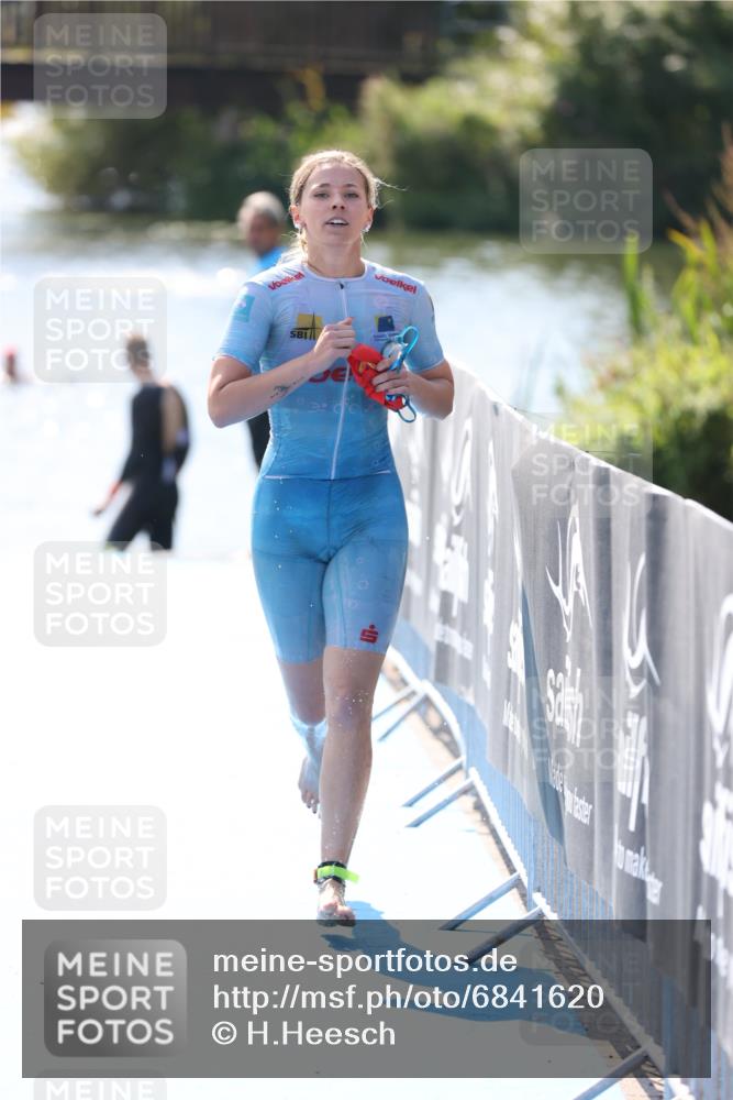 25.08.2024 - Elbe Triathlon Hamburg H.Heesch http://msf.ph/oto/6841620 25.08.2024 14:36:23 Schwimmen  meine-sportfotos.de