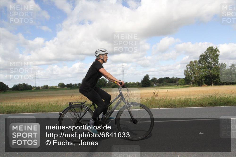 25.08.2024 - Elbe Triathlon Hamburg Fuchs,  Jonas http://msf.ph/oto/6841633 25.08.2024 11:20:41 Radfahren 1720, 1697, 1588 meine-sportfotos.de