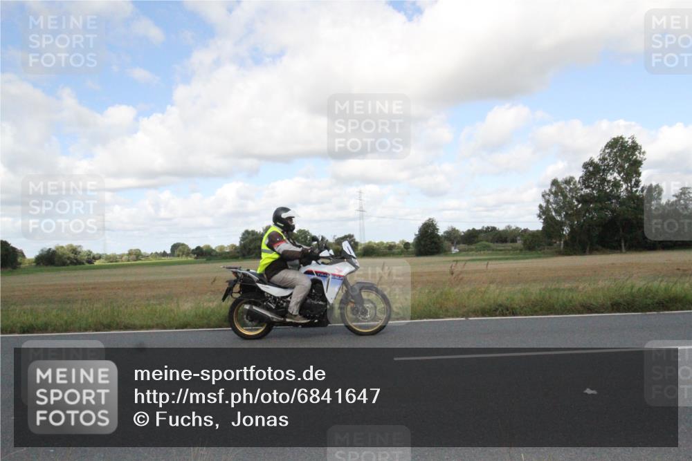 25.08.2024 - Elbe Triathlon Hamburg Fuchs,  Jonas http://msf.ph/oto/6841647 25.08.2024 11:20:57 Radfahren 1619, 1608 meine-sportfotos.de