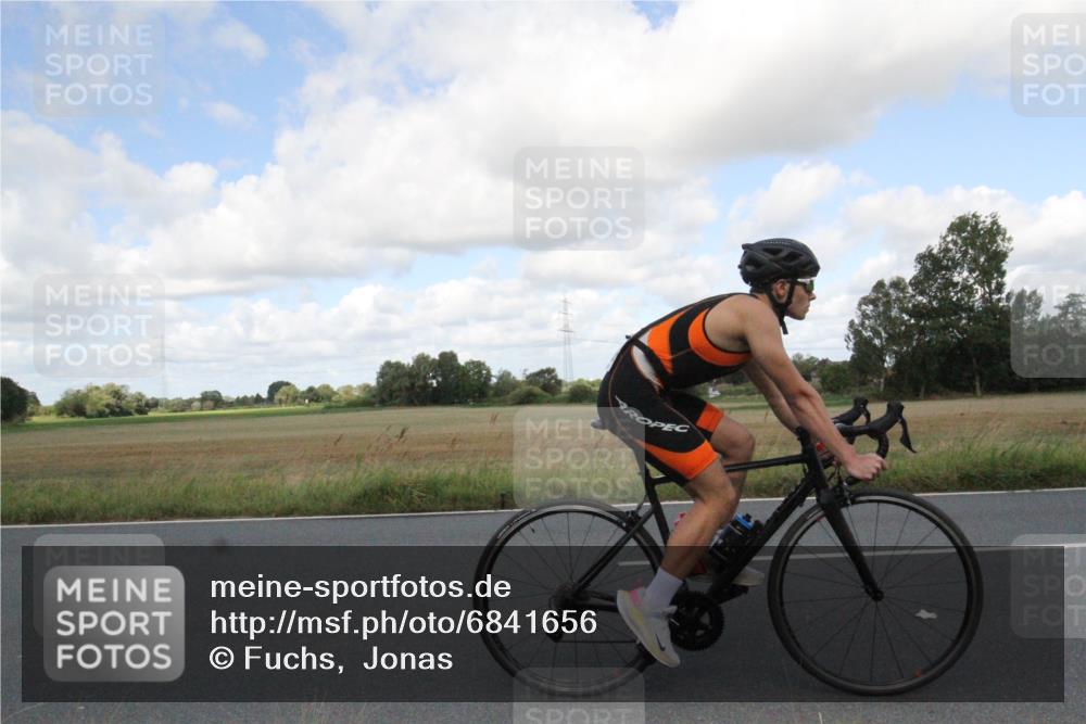 25.08.2024 - Elbe Triathlon Hamburg Fuchs,  Jonas http://msf.ph/oto/6841656 25.08.2024 11:21:02 Radfahren 1608 meine-sportfotos.de