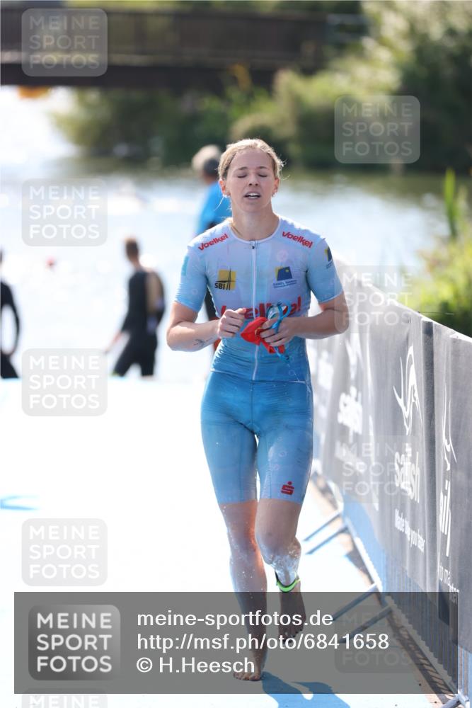 25.08.2024 - Elbe Triathlon Hamburg H.Heesch http://msf.ph/oto/6841658 25.08.2024 14:36:23 Schwimmen  meine-sportfotos.de