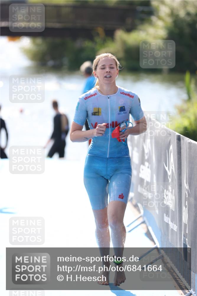 25.08.2024 - Elbe Triathlon Hamburg H.Heesch http://msf.ph/oto/6841664 25.08.2024 14:36:23 Schwimmen  meine-sportfotos.de