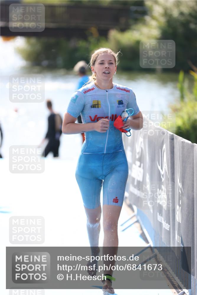 25.08.2024 - Elbe Triathlon Hamburg H.Heesch http://msf.ph/oto/6841673 25.08.2024 14:36:23 Schwimmen  meine-sportfotos.de
