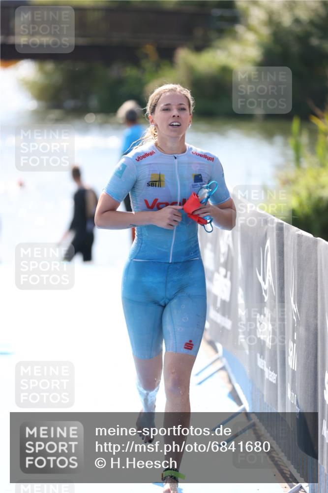 25.08.2024 - Elbe Triathlon Hamburg H.Heesch http://msf.ph/oto/6841680 25.08.2024 14:36:23 Schwimmen  meine-sportfotos.de
