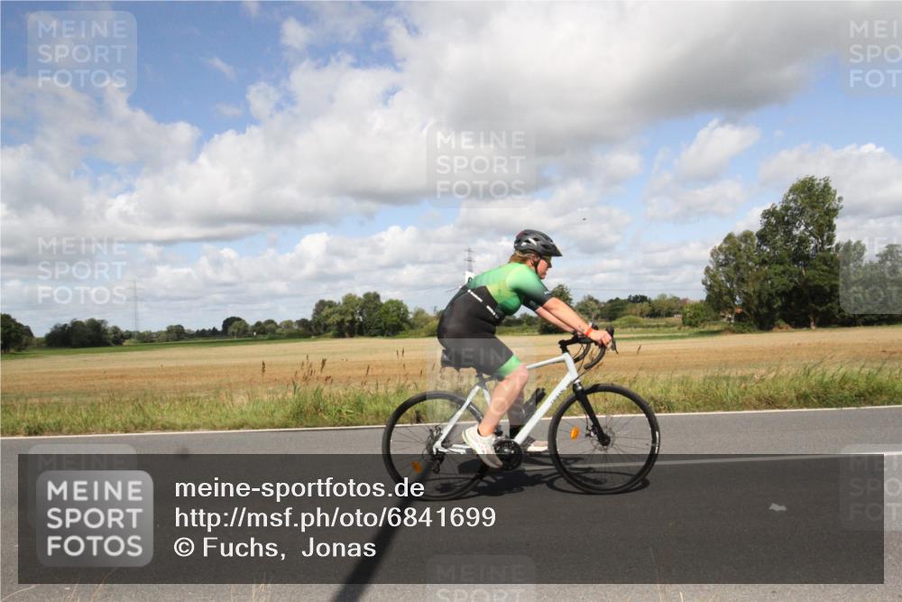 25.08.2024 - Elbe Triathlon Hamburg Fuchs,  Jonas http://msf.ph/oto/6841699 25.08.2024 11:21:39 Radfahren 1680, 1677 meine-sportfotos.de