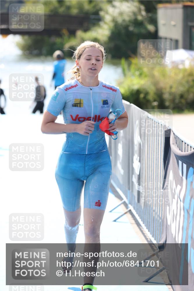 25.08.2024 - Elbe Triathlon Hamburg H.Heesch http://msf.ph/oto/6841701 25.08.2024 14:36:25 Schwimmen  meine-sportfotos.de