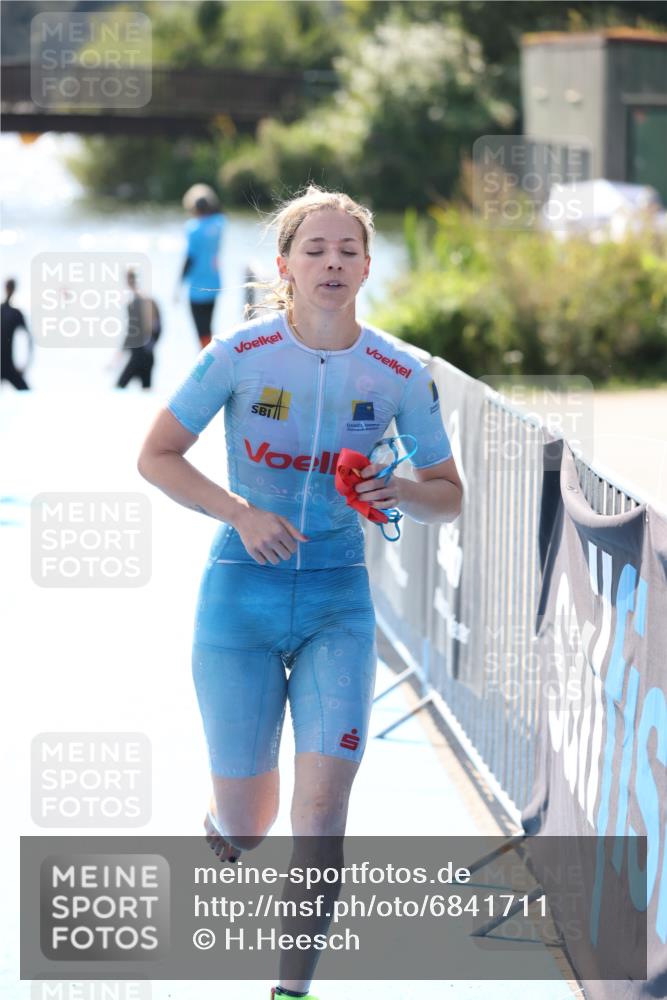 25.08.2024 - Elbe Triathlon Hamburg H.Heesch http://msf.ph/oto/6841711 25.08.2024 14:36:25 Schwimmen  meine-sportfotos.de