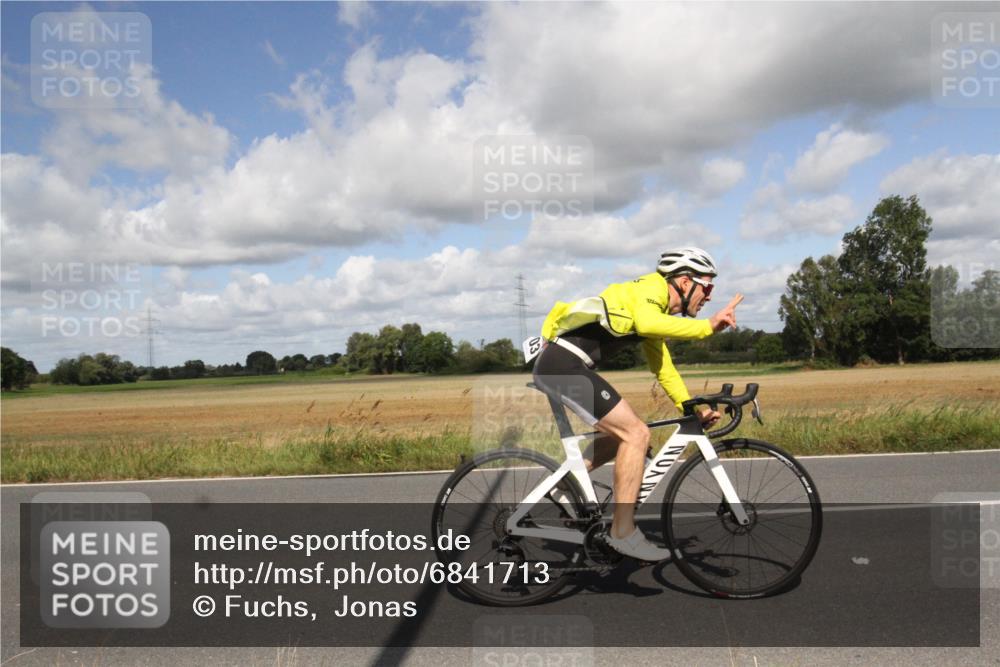 25.08.2024 - Elbe Triathlon Hamburg Fuchs,  Jonas http://msf.ph/oto/6841713 25.08.2024 11:22:01 Radfahren 1603 meine-sportfotos.de