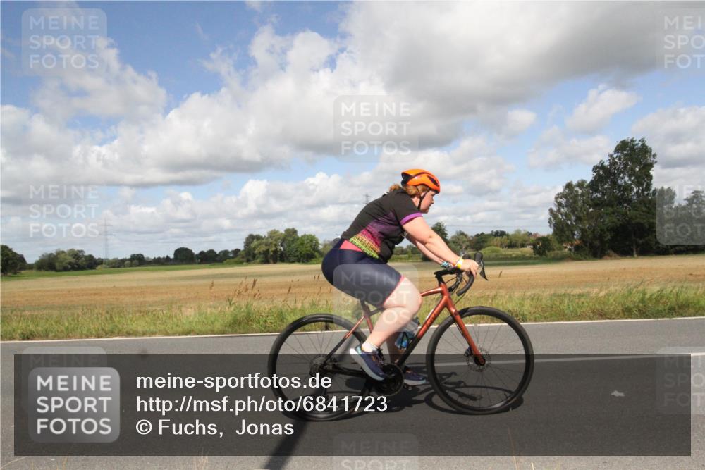 25.08.2024 - Elbe Triathlon Hamburg Fuchs,  Jonas http://msf.ph/oto/6841723 25.08.2024 11:22:10 Radfahren 1534 meine-sportfotos.de