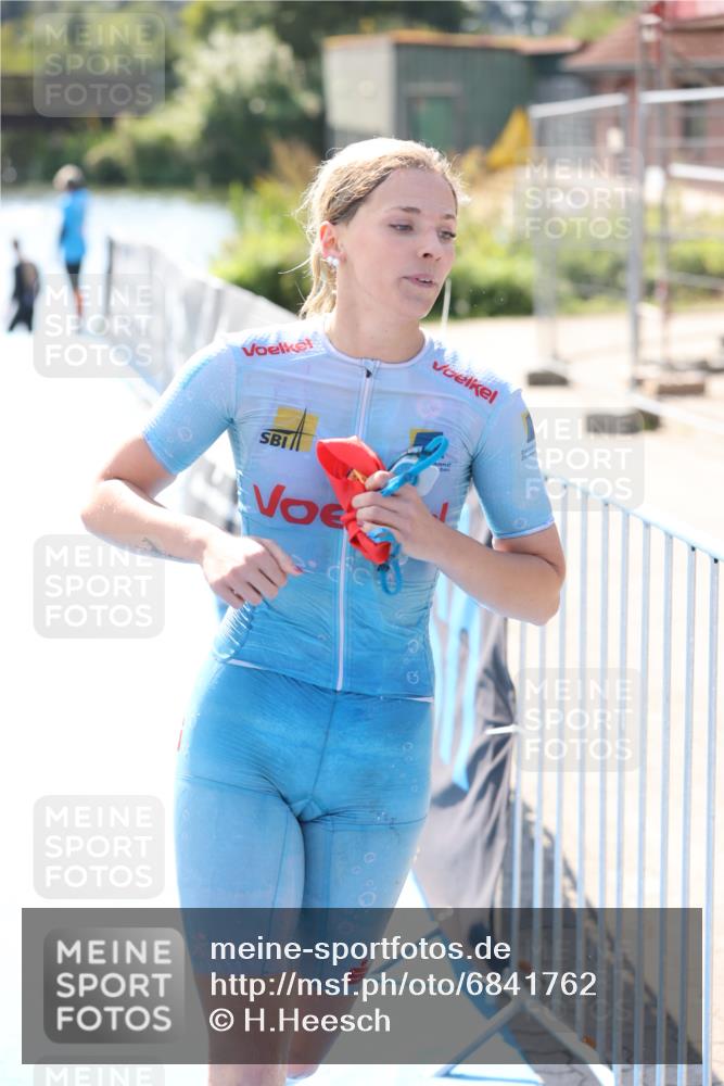 25.08.2024 - Elbe Triathlon Hamburg H.Heesch http://msf.ph/oto/6841762 25.08.2024 14:36:26 Schwimmen  meine-sportfotos.de