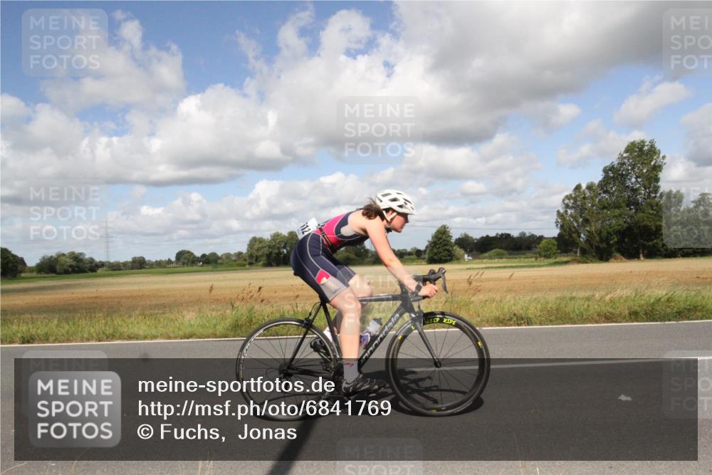 25.08.2024 - Elbe Triathlon Hamburg Fuchs,  Jonas http://msf.ph/oto/6841769 25.08.2024 11:22:41 Radfahren 1667, 1696, 1679, 1612 meine-sportfotos.de