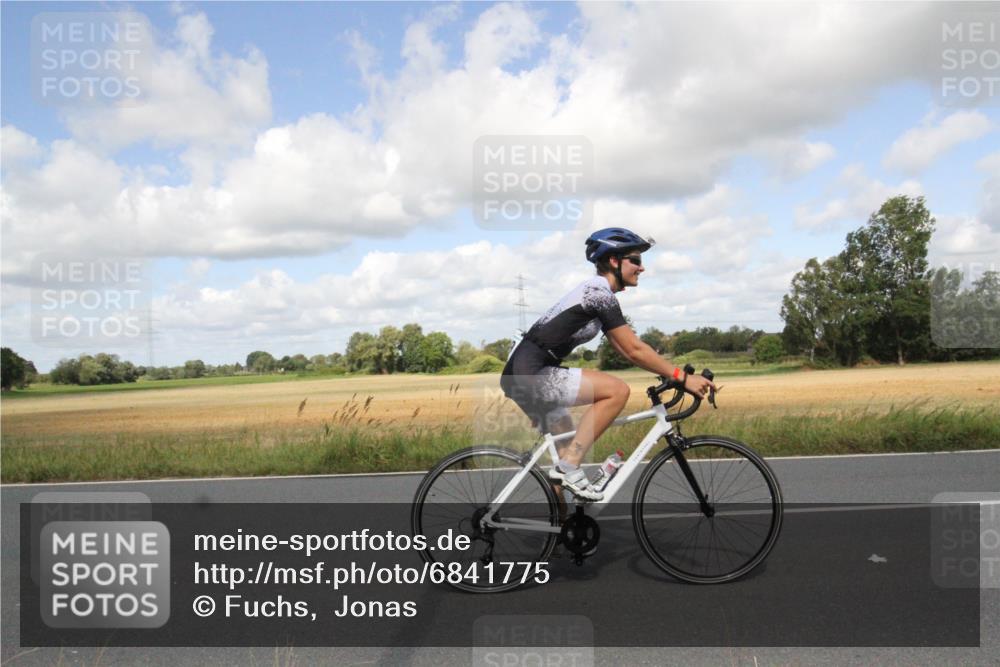 25.08.2024 - Elbe Triathlon Hamburg Fuchs,  Jonas http://msf.ph/oto/6841775 25.08.2024 11:22:51 Radfahren 1649, 1531, 1624 meine-sportfotos.de