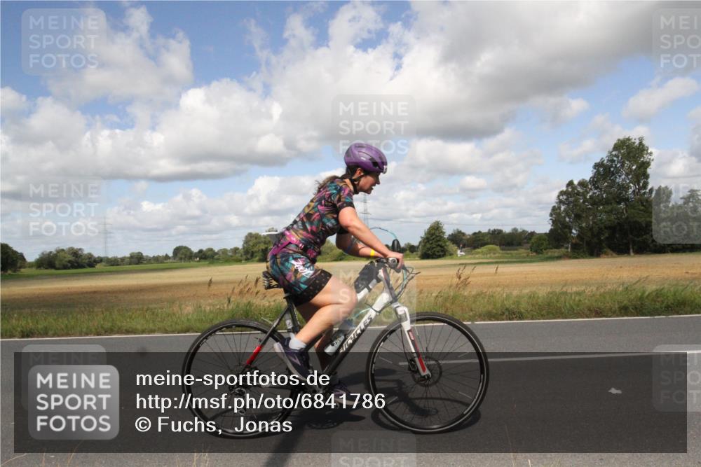 25.08.2024 - Elbe Triathlon Hamburg Fuchs,  Jonas http://msf.ph/oto/6841786 25.08.2024 11:22:54 Radfahren 1649, 1531, 1624 meine-sportfotos.de