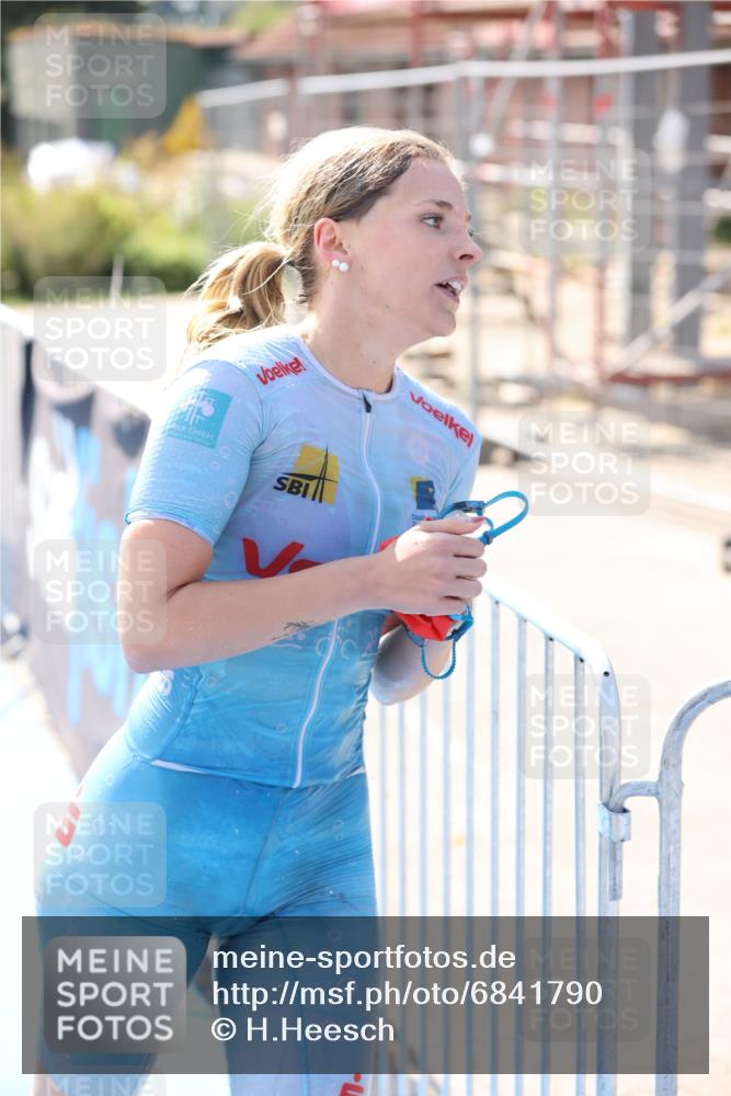 25.08.2024 - Elbe Triathlon Hamburg H.Heesch http://msf.ph/oto/6841790 25.08.2024 14:36:26 Schwimmen  meine-sportfotos.de