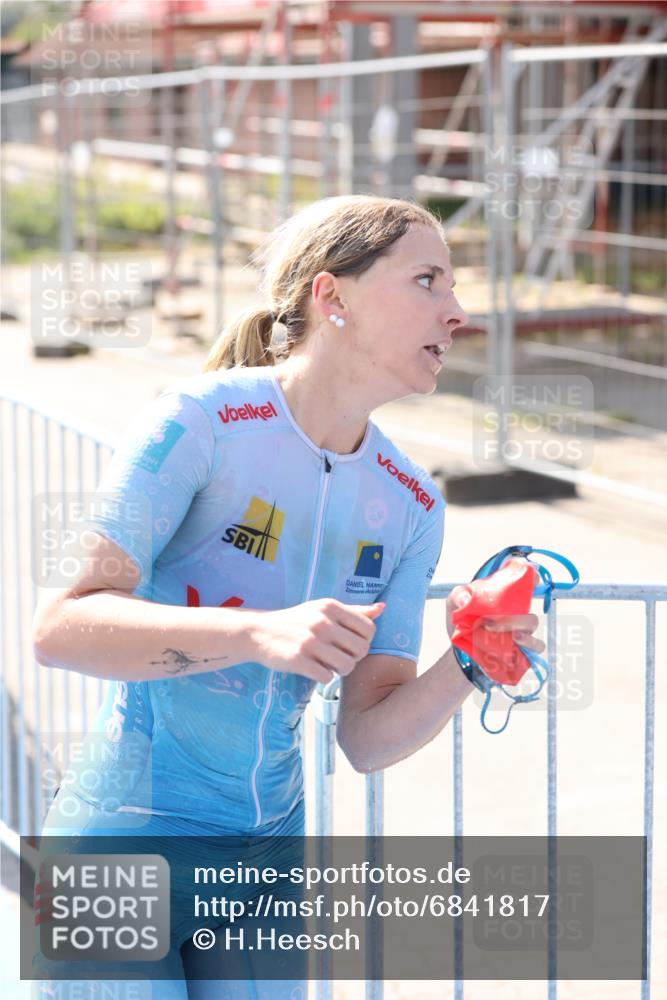 25.08.2024 - Elbe Triathlon Hamburg H.Heesch http://msf.ph/oto/6841817 25.08.2024 14:36:26 Schwimmen  meine-sportfotos.de