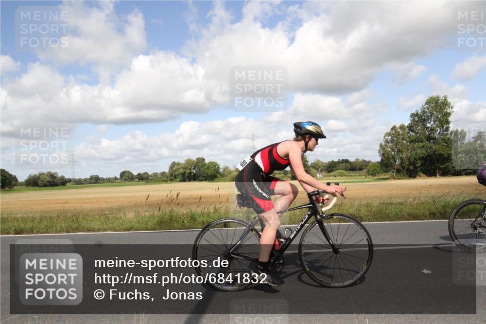 25.08.2024 - Elbe Triathlon Hamburg Fuchs,  Jonas http://msf.ph/oto/6841832 25.08.2024 11:23:13 Radfahren 1662, 1613, 1688, 1636 meine-sportfotos.de