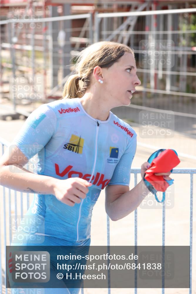 25.08.2024 - Elbe Triathlon Hamburg H.Heesch http://msf.ph/oto/6841838 25.08.2024 14:36:26 Schwimmen  meine-sportfotos.de